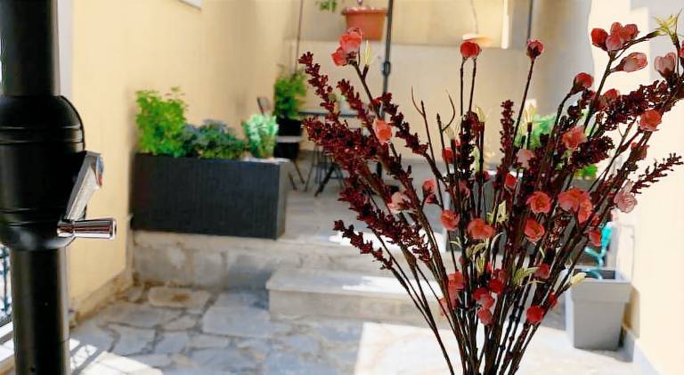 Beautiful rental apartment with yard & patio | Close to the beach | Perfect for remote work | Dogs allowed — photo 4