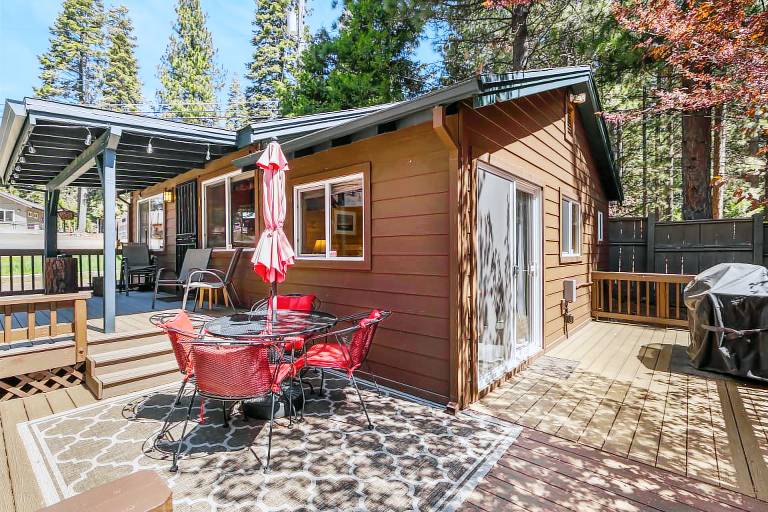 Cabin  Lake Almanor