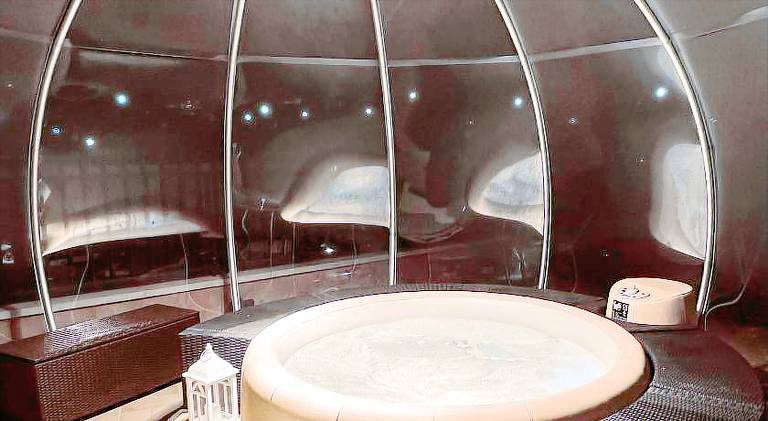 Vacation home with hot tub — photo 4
