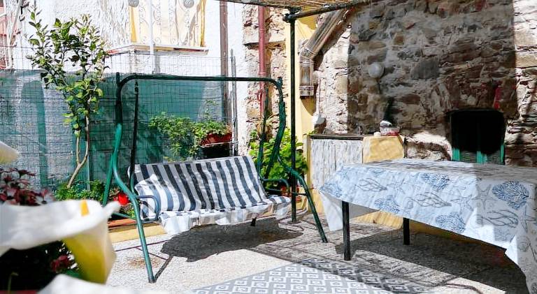 Fully equipped vacation home with yard, patio & BBQ | Suitable for remote work | Pet-friendly — photo 3