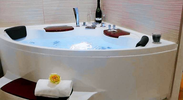 Holiday apartment with patio & hot tub in Cagli