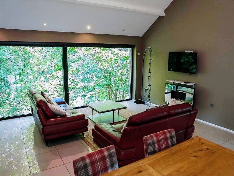 Cottage with yard & hot tub — photo 4