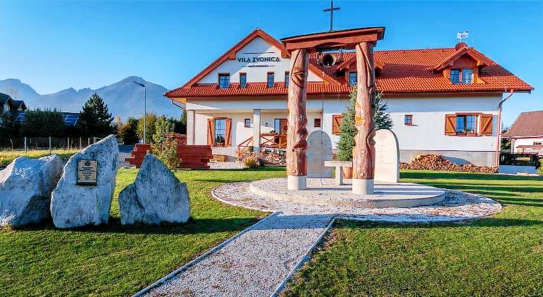 Villa with patio, sauna & yard in Poprad