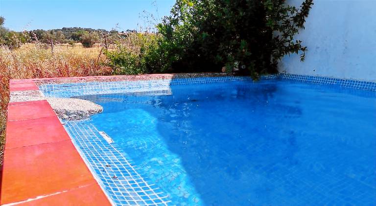 Vacation home with yard, private pool & patio — photo 5