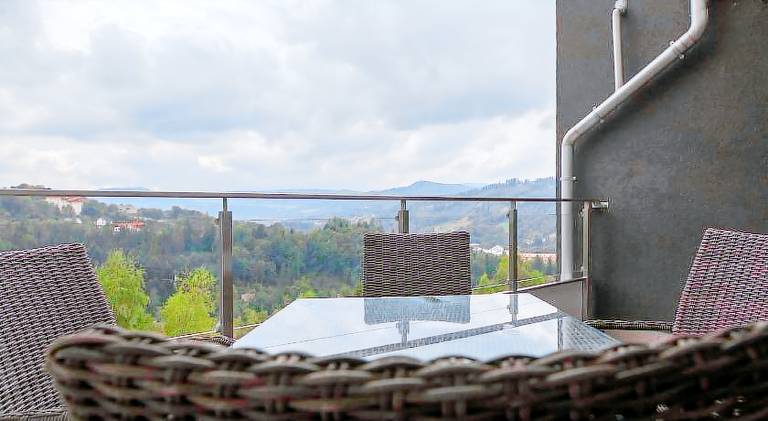 Serviced apartment with patio — photo 3
