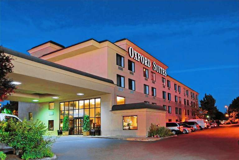 Oxford Suites Portland - Jantzen Beach in Portland, OR