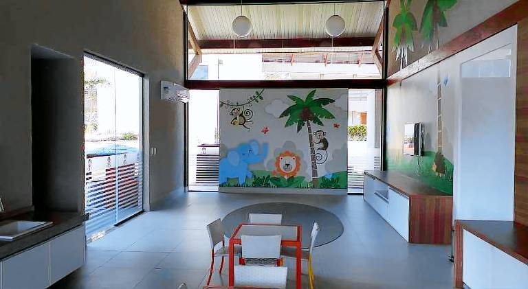 Apartment with terrace, pool & yard — photo 5
