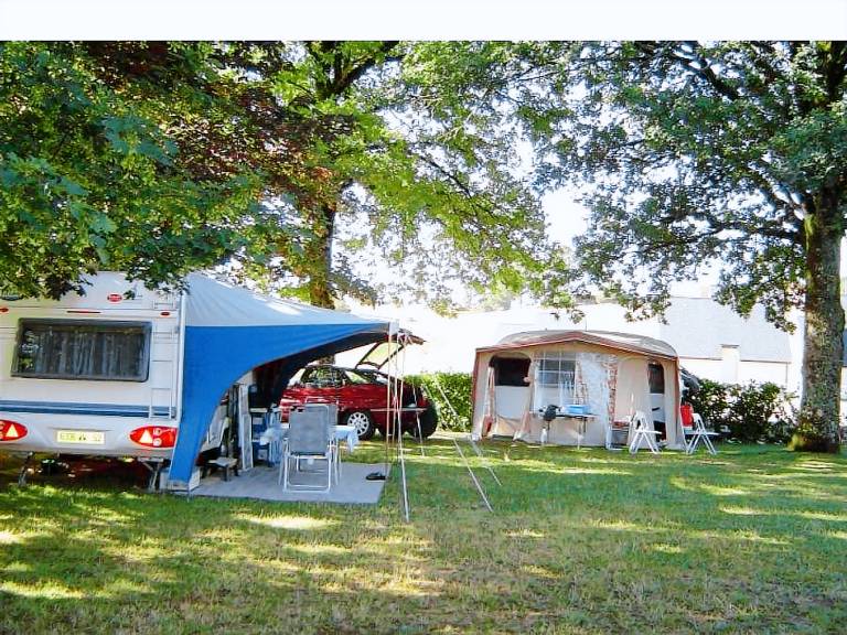 Beautiful chalet with patio, grill & heated pool | Pet-friendly — photo 2