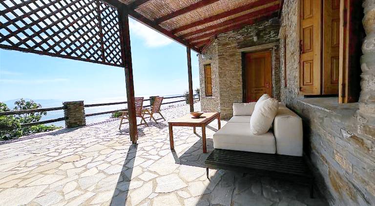 Pleasant vacation home with pool, hot tub & terrace | Pets are welcome — photo 4