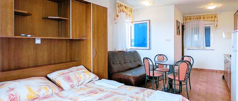 Studioapartment in Novalja mit Meerblick, Terrasse, Klimaanlage, W-LAN (3565-8) — photo 3