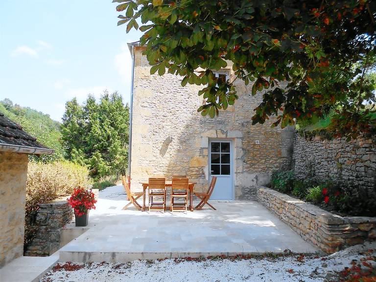 House with terrace, barbeque & yard | Garden view — photo 3