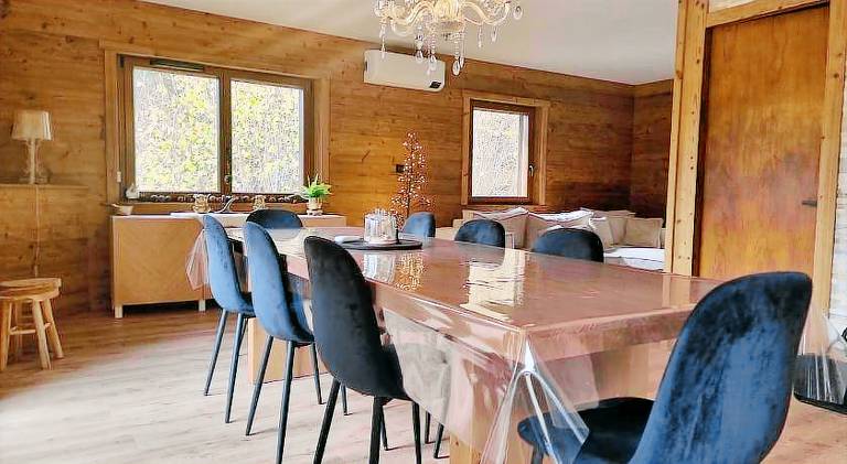 Chalet with hot tub — photo 5