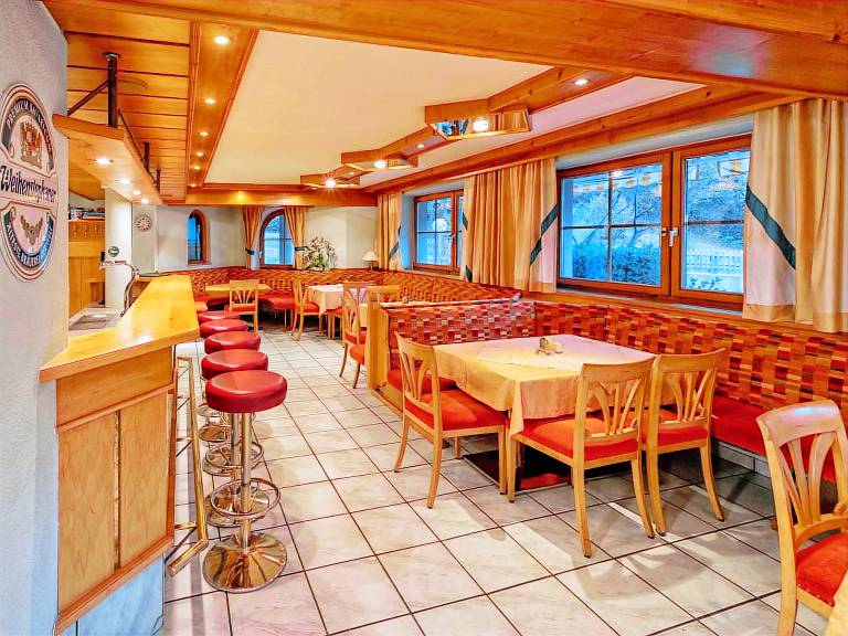 Spacious vacation home with patio | Pet-friendly — photo 5