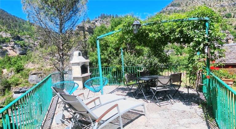 House with pool — photo 4