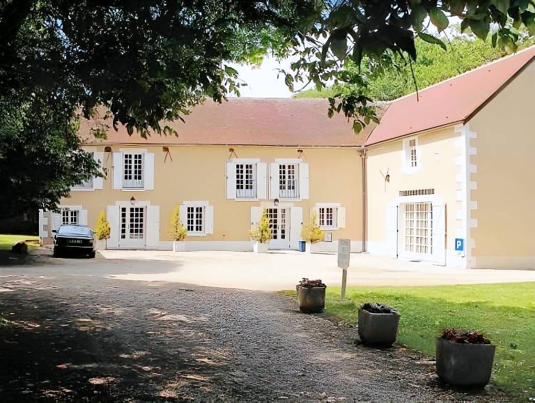 Logis Hotel Restaurant Le Moulin de la Coudre in Moneteau