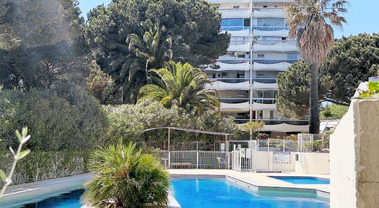 Apartment with pool in La Grande-Motte