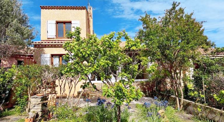 House with patio, yard & BBQ in Hyères