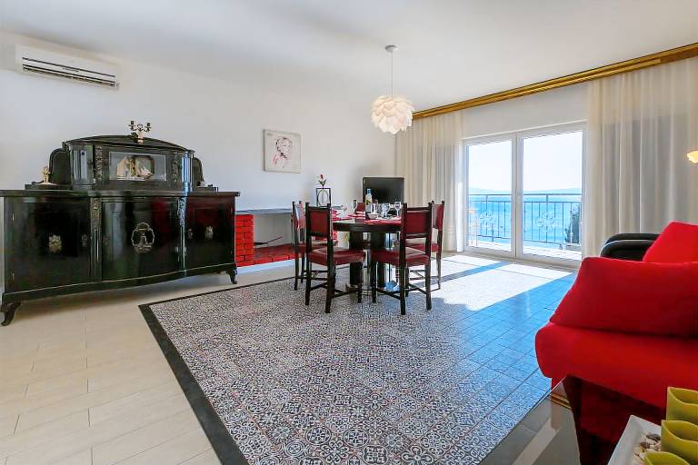 Apartment with patio, garden & BBQ | Beach view — photo 5