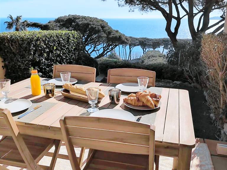 2-Bedroom Apartment with AC, Sea View, Sainte-Maxime — photo 2