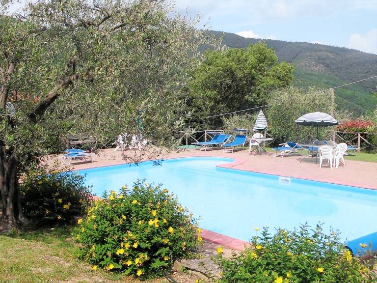Agriturismo 'Cuiano Il Colombaio' with Mountain Views, Shared Pool and Wi-Fi in Cortona
