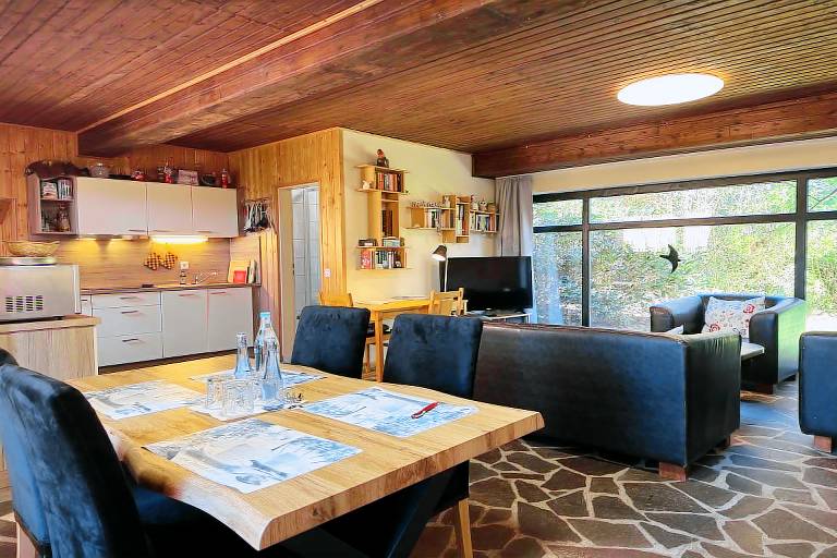 Holiday apartment with garden — photo 2