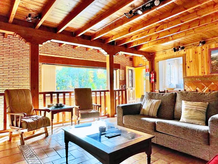 Fully equipped villa with grill, private pool & yard | Pet-friendly — photo 4