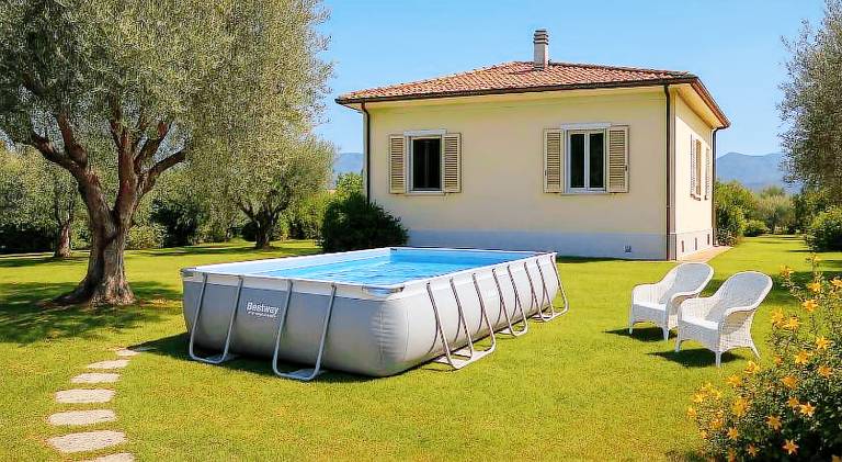 Villa with private pool, patio & yard in Carrara