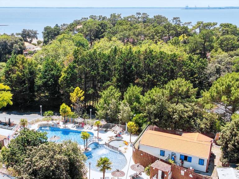 Family-friendly pleasant vacation home with heated pool & terrace | Beach nearby | Pets are welcome — photo 2
