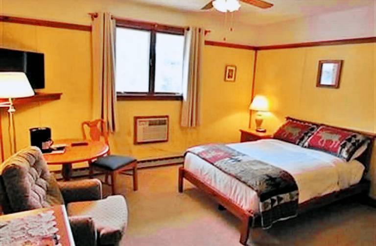 Lodge Twin Mountain
