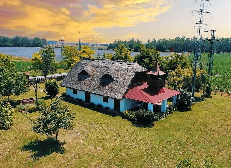 dom  Veľké Dvorníky