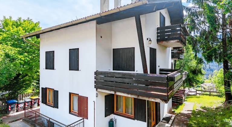 Pleasant apartment with yard & patio | Dogs allowed — photo 2