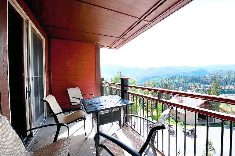 Condo with hot tub, fast internet & heated pool | Mountain view — photo 3
