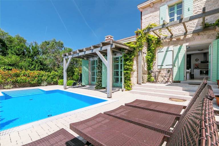 Fully equipped villa with garden, private pool & patio | Pets allowed in Medulin