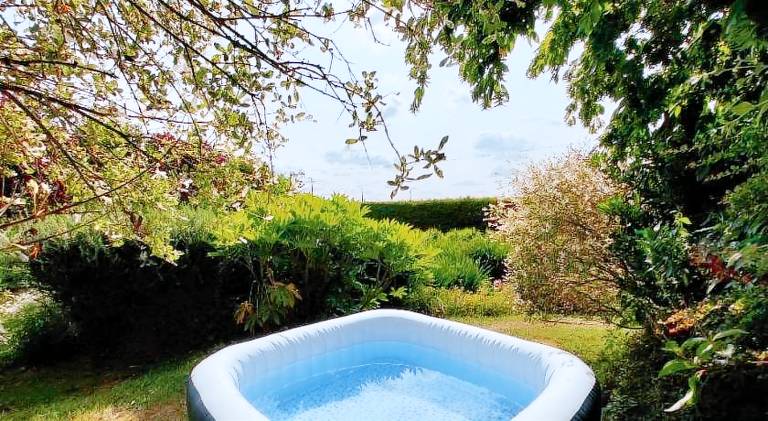 House with hot tub — photo 4