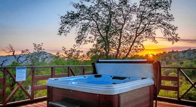 10-acre Forest Villa, 20 miles from Yosemite South in Oakhurst, CA