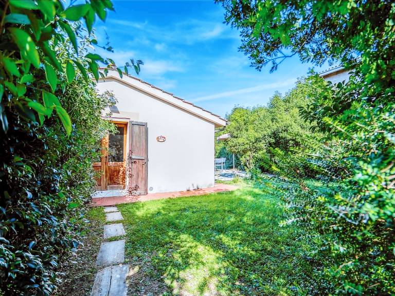 Ferienwohnung mit Pool, Terrasse und Garten | Haustierfreundlich