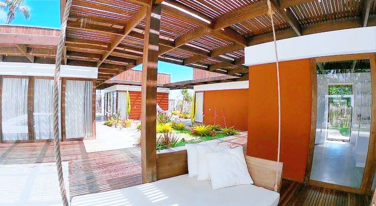 House with pool — photo 2
