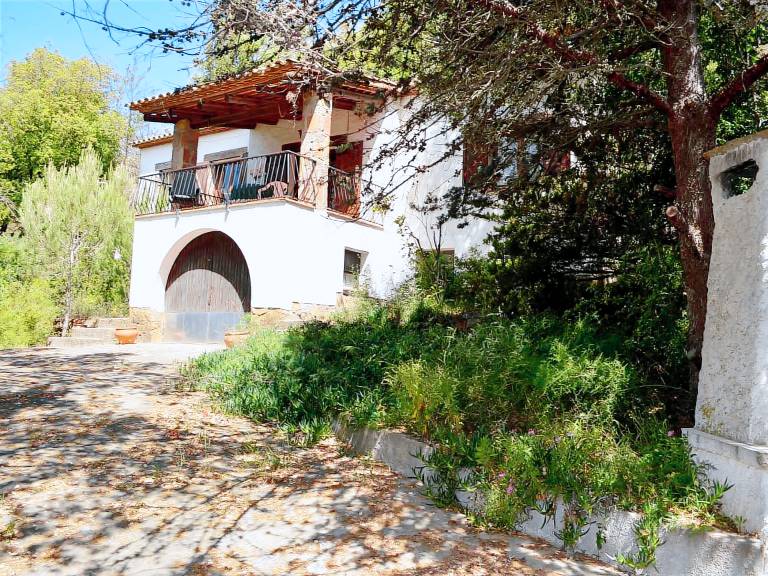 Villa with yard | Mountain view — photo 3