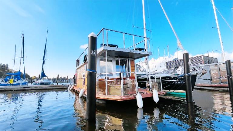 ÖKO Budget Hausboot Retreat Mondschein
