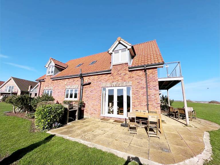 Cottage with sauna, garden & pool | Sea view — photo 3