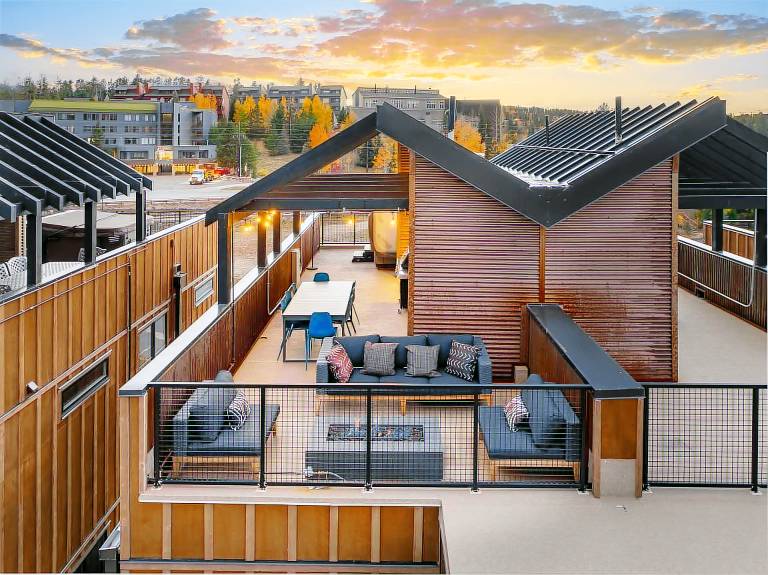 Family-friendly house with hot tub, patio & BBQ | Mountain view | Dogs allowed — photo 5