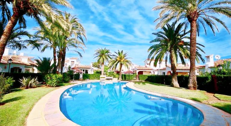 House with pool in Denia