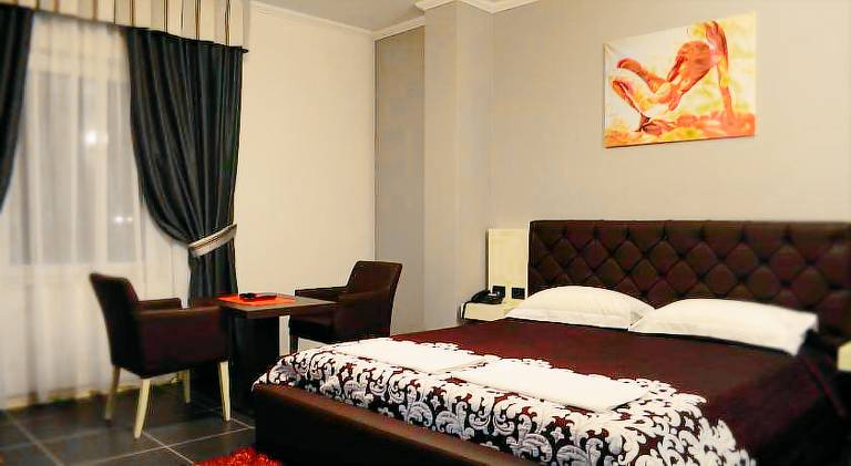 Hotel Mustang in Tirana