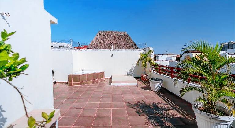 Rental apartment with terrace, garden & pool — photo 5