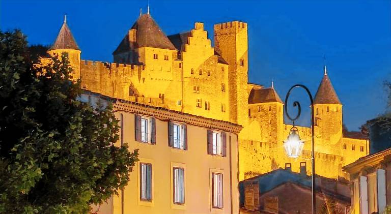 Holiday apartment with 4 rooms for 12 persons in Carcassonne