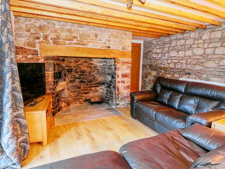 Family-friendly cottage with jacuzzi & yard | Pets are welcome — photo 3