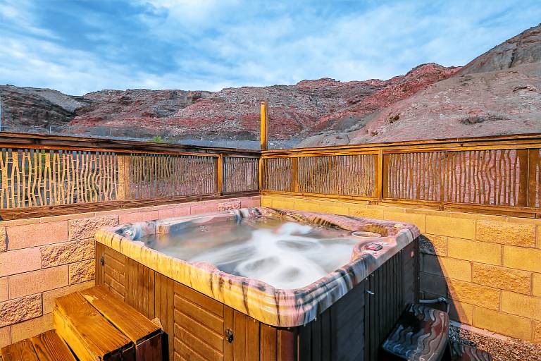 Child-friendly house with BBQ, fast internet & hot tub | City view | Dogs allowed — photo 2