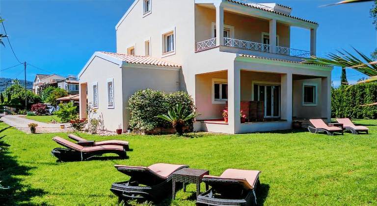 Fully equipped villa with BBQ, garden & terrace | Next to the beach | Suitable for remote work | Pets are welcome in Corfu