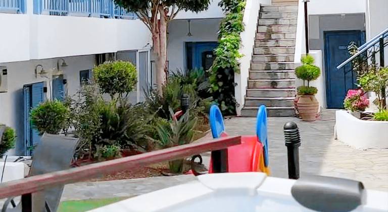 Serviced apartment with hot tub, garden & terrace — photo 4