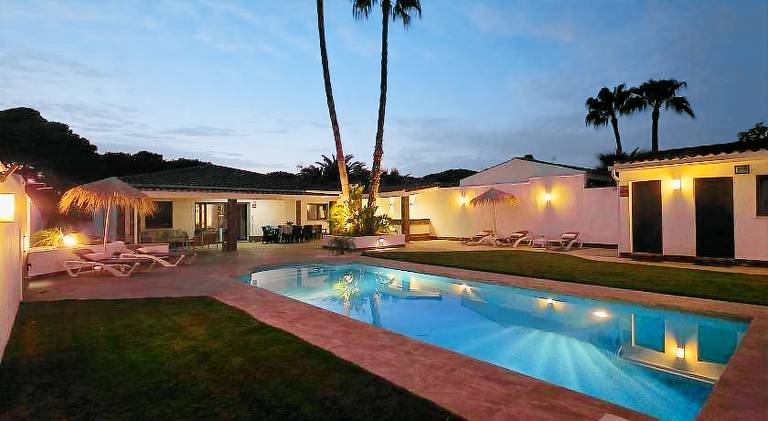 Fully equipped villa with private pool, terrace & barbecue | Pets allowed in Chiclana de la Frontera